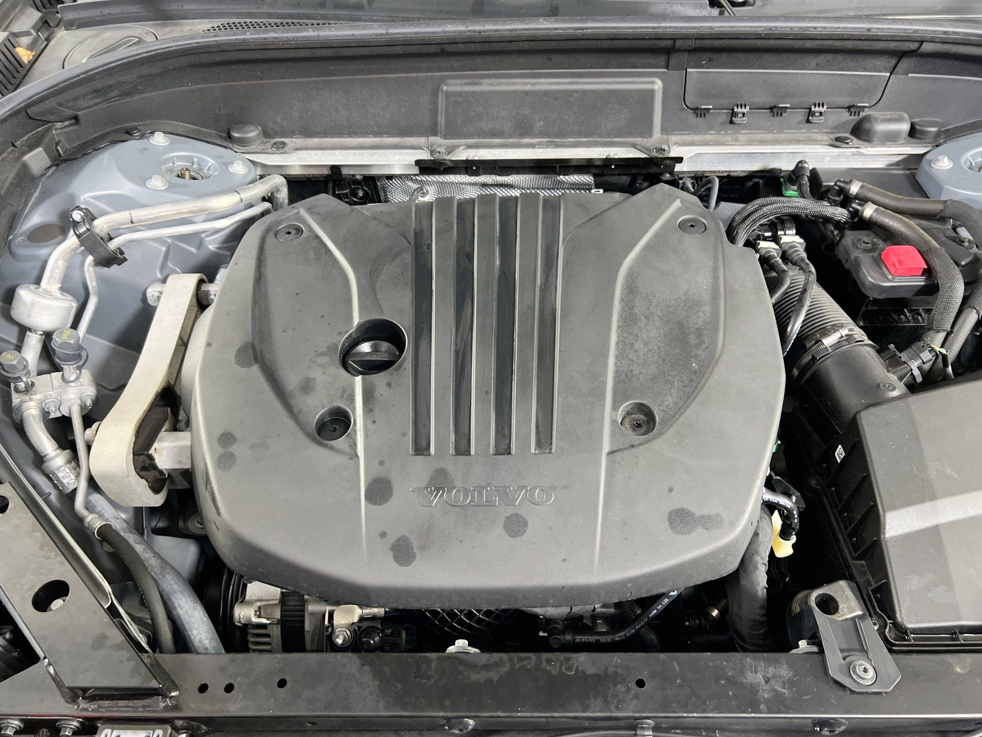 Used 2022 Volvo XC60 B5 R-Design w/ Advanced Package image 30