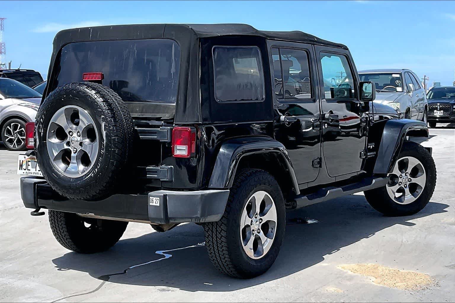 Used 2017 Jeep Wrangler Unlimited Sahara w/ Connectivity Group AWD/4WD image 22