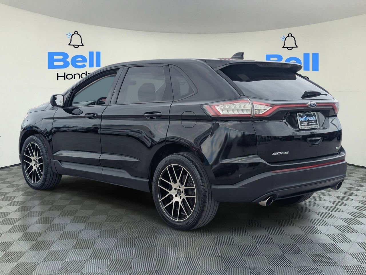 Used 2016 Ford Edge SE image 3