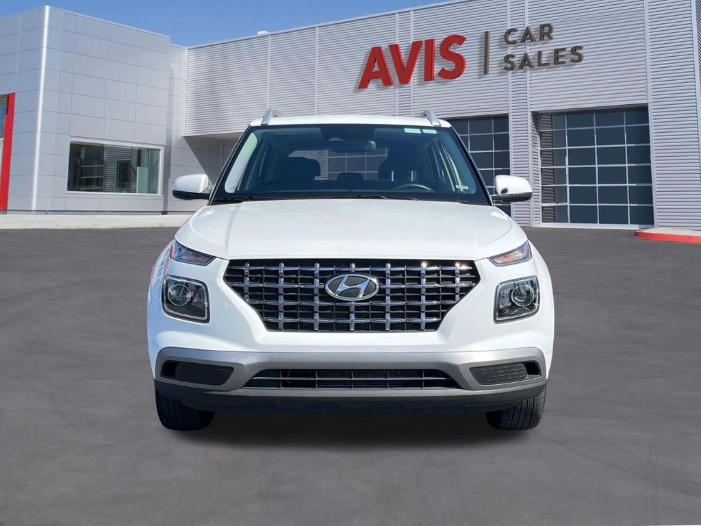 Used 2025 Hyundai Venue SEL FWD image 2