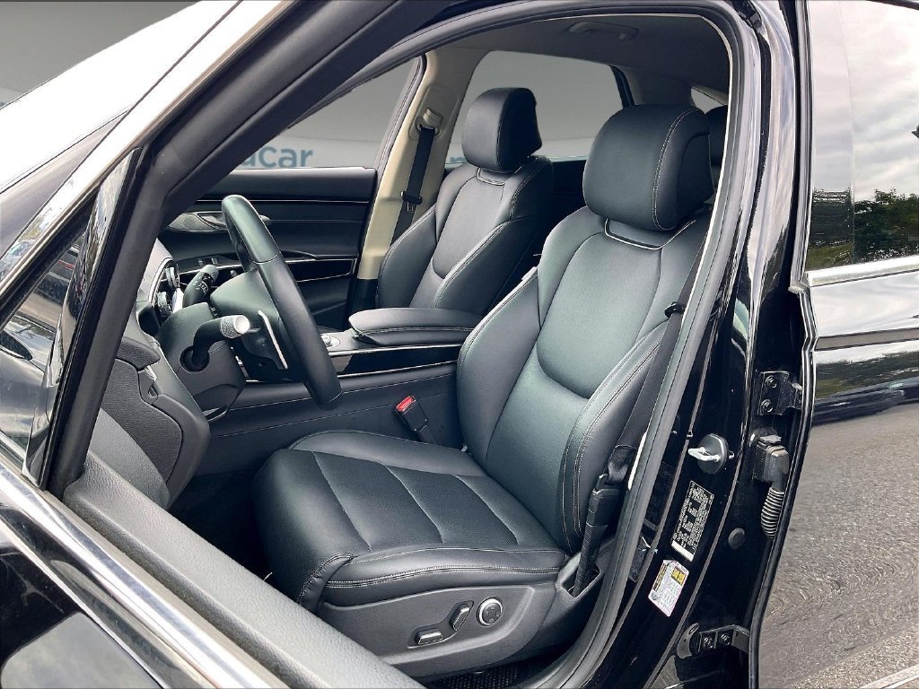 Used 2025 Genesis GV70 2.5T AWD/4WD image 9