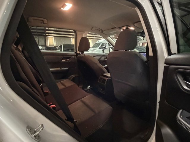 Used 2024 Nissan Rogue SV image 12