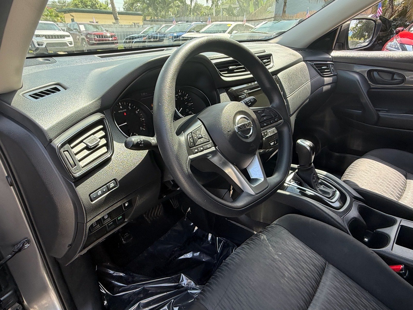 Used 2020 Nissan Rogue S FWD image 10