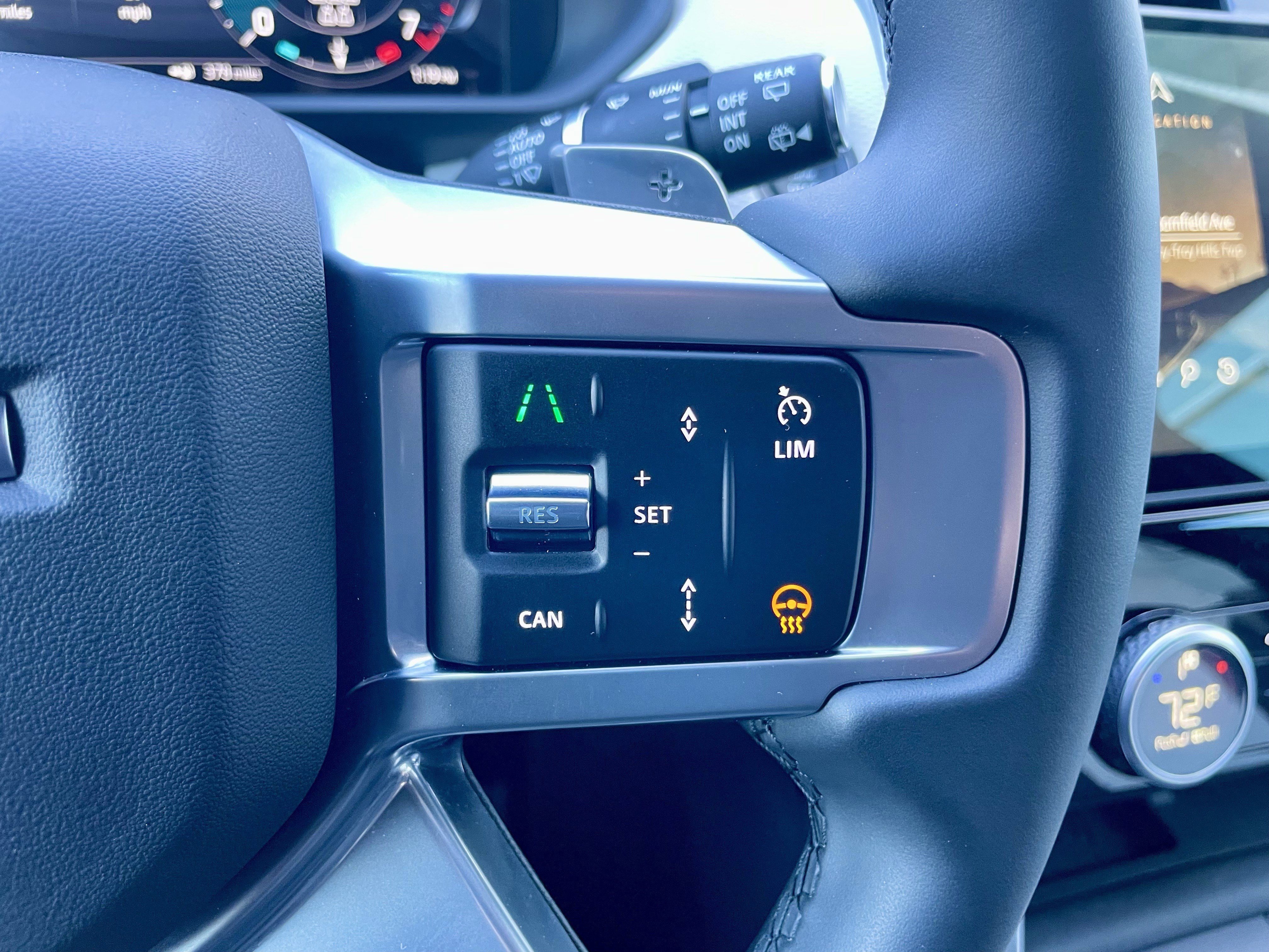 Certified 2024 Land Rover Discovery Dynamic SE image 22