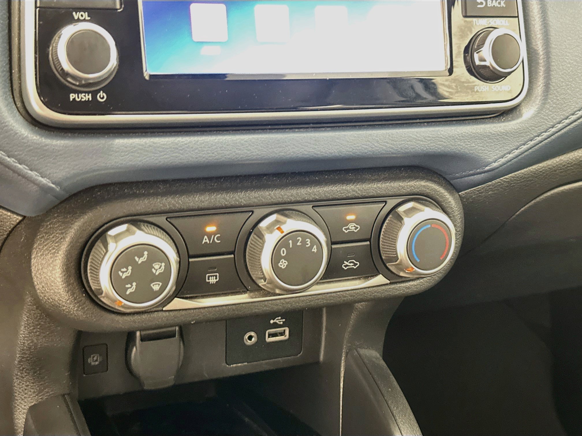 Used 2025 Nissan Versa SV FWD image 23