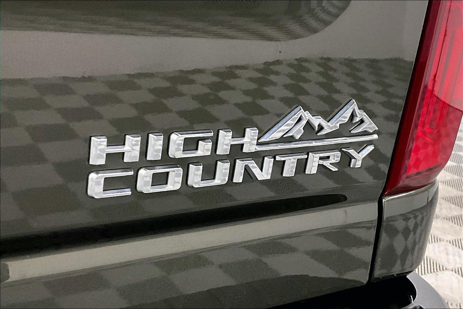 Used 2022 Chevrolet Silverado 3500 High Country w/ Safety Package II AWD/4WD image 9