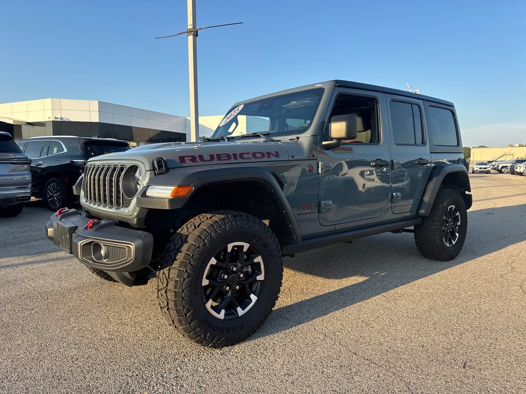 Used 2025 Jeep Wrangler Unlimited Rubicon AWD/4WD image 2