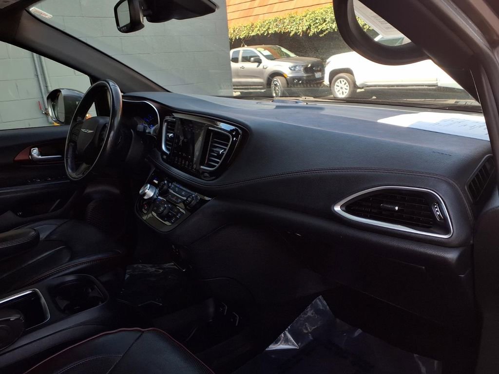 Used 2020 Chrysler Pacifica Limited image 20