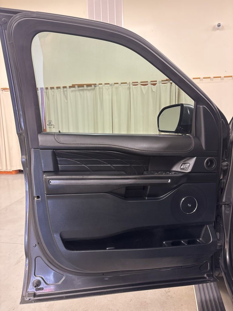 Used 2020 Ford Expedition Platinum image 17