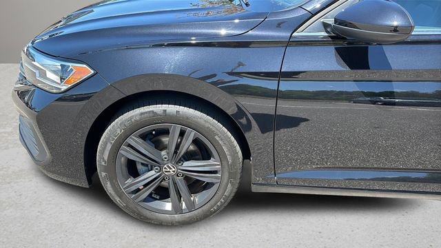 Used 2023 Volkswagen Jetta SE w/ Panoramic Sunroof Package FWD image 33