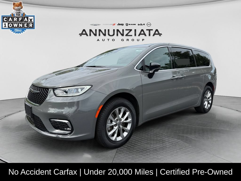 Used 2025 Chrysler Pacifica Select