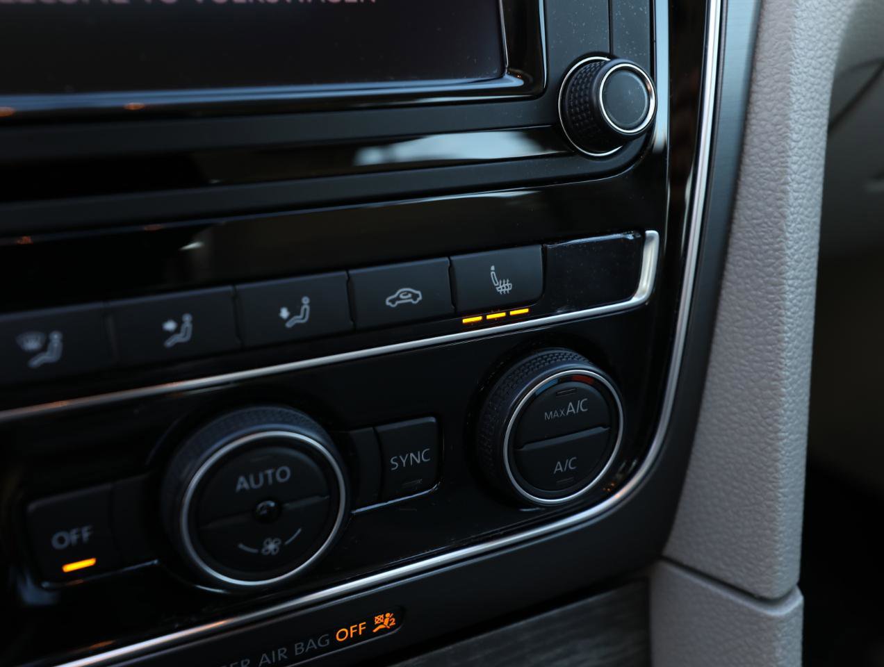 Used 2018 Volkswagen Passat 2.0T SE image 19