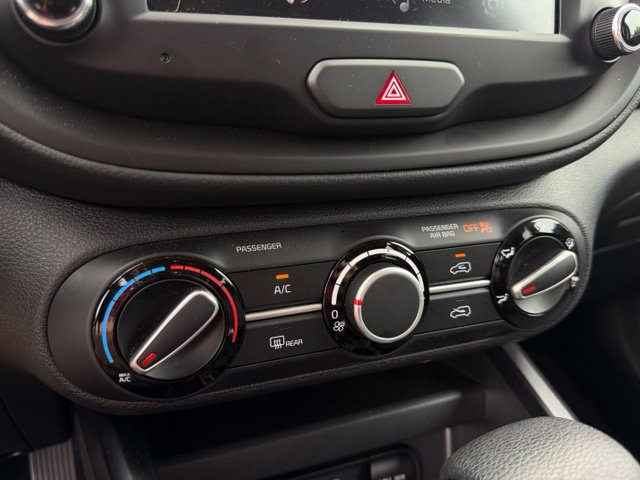 Used 2025 Kia Soul LX w/ LX Technology Package FWD image 20