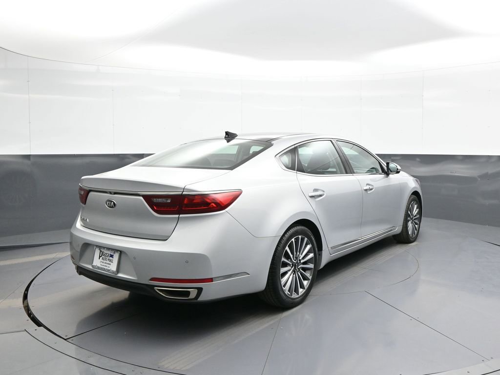 Certified 2017 Kia Cadenza Technology FWD image 6