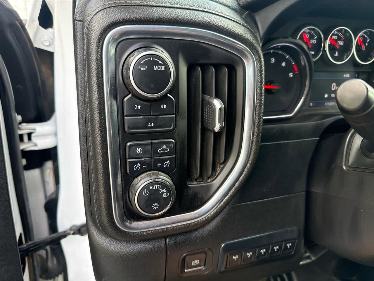 Used 2022 Chevrolet Silverado 2500 LT w/ Convenience Package AWD/4WD image 17