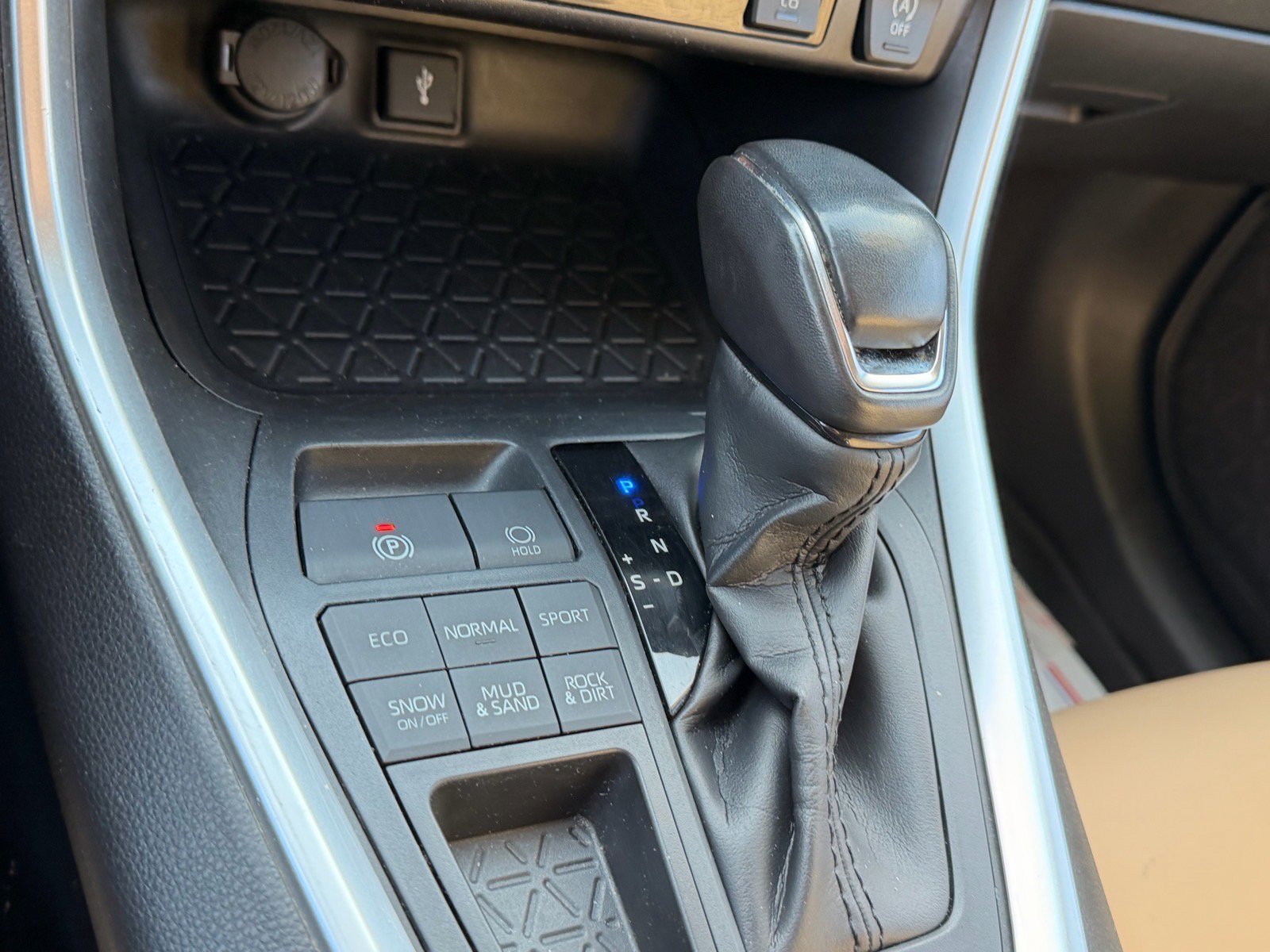 Used 2021 Toyota RAV4 XLE Premium image 23