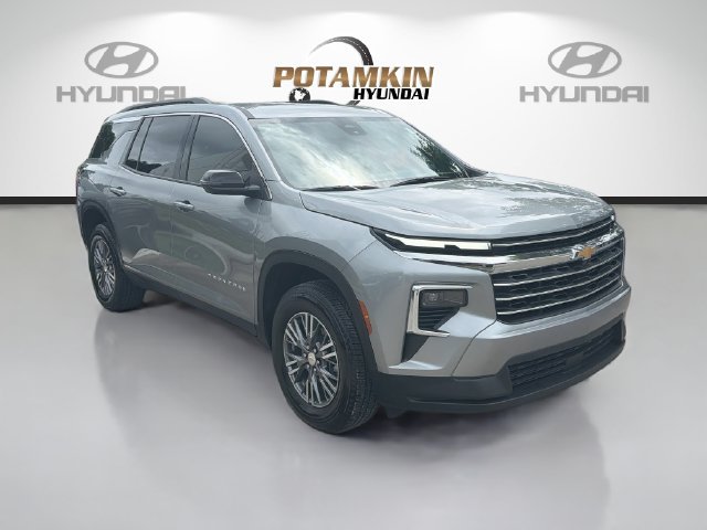 Used 2026 Chevrolet Traverse LT FWD image 3