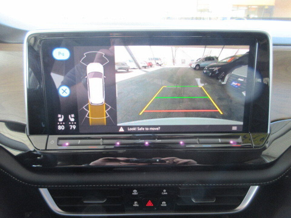 Used 2025 Volkswagen Atlas SE image 27