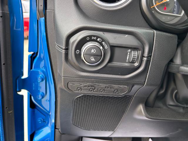 New 2025 Jeep Gladiator High Tide image 18