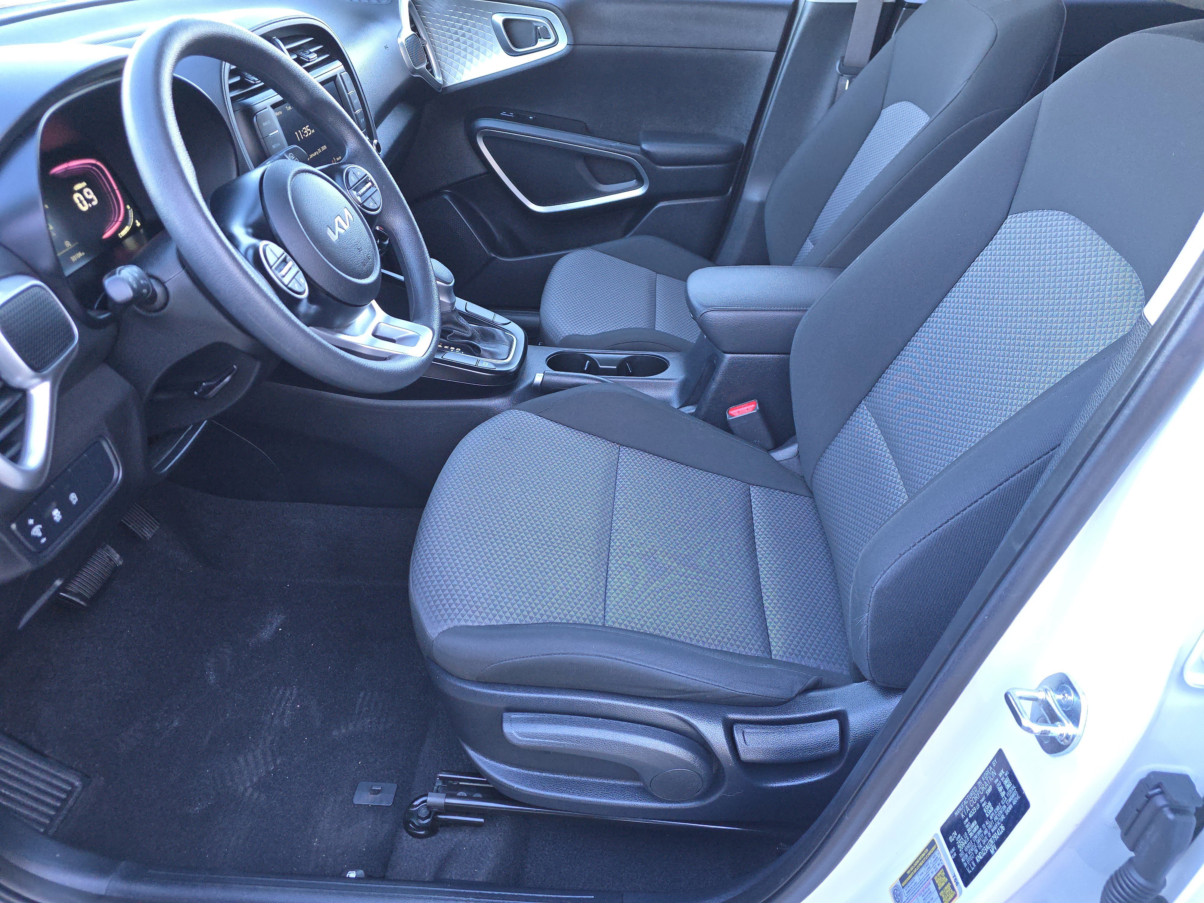 Used 2024 Kia Soul LX w/ Option Group 015 image 17