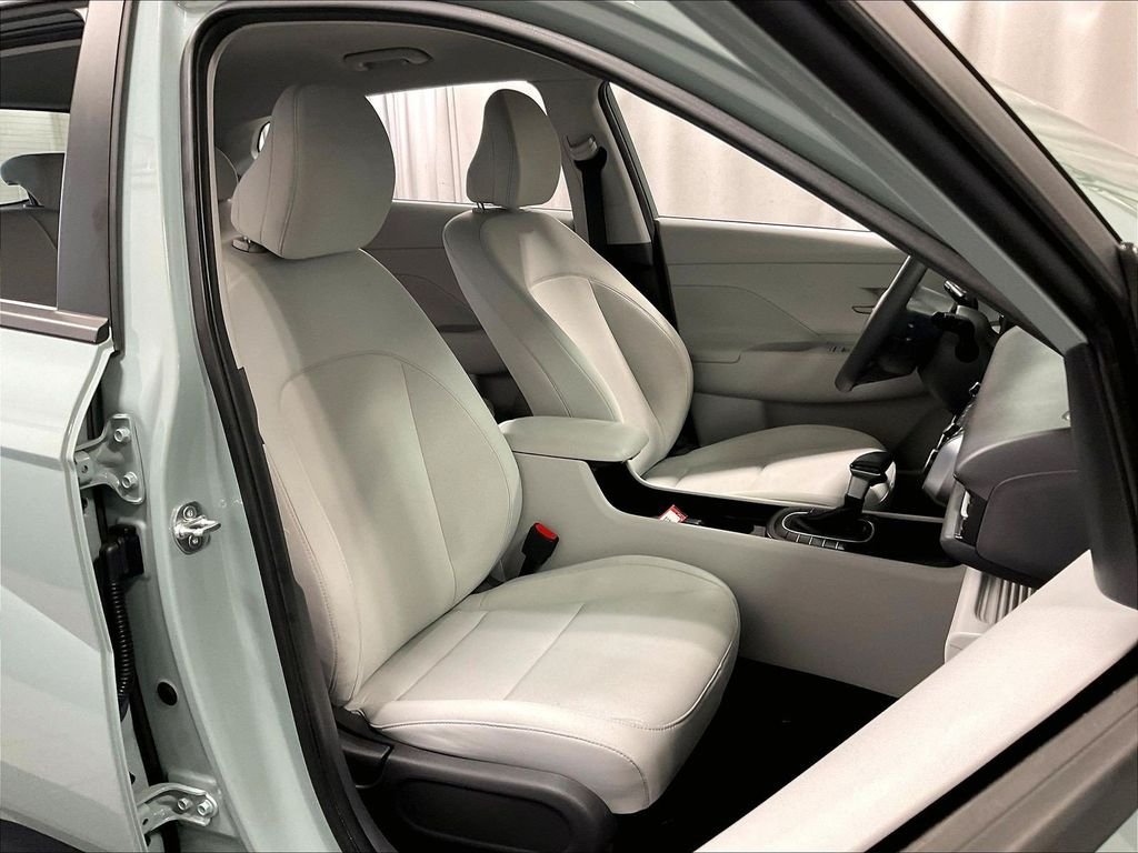 Certified 2024 Hyundai Kona SE AWD/4WD image 11