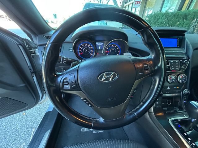 Used 2013 Hyundai Genesis 2.0T RWD image 10