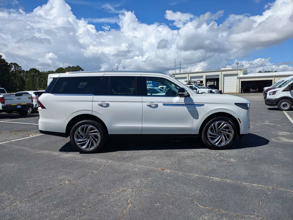 Certified 2026 Lincoln Navigator Reserve AWD/4WD image 4