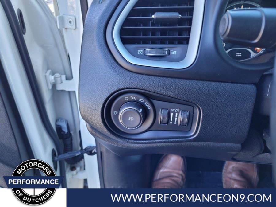 Used 2018 Jeep Renegade Latitude w/ Cold Weather Group AWD/4WD image 16