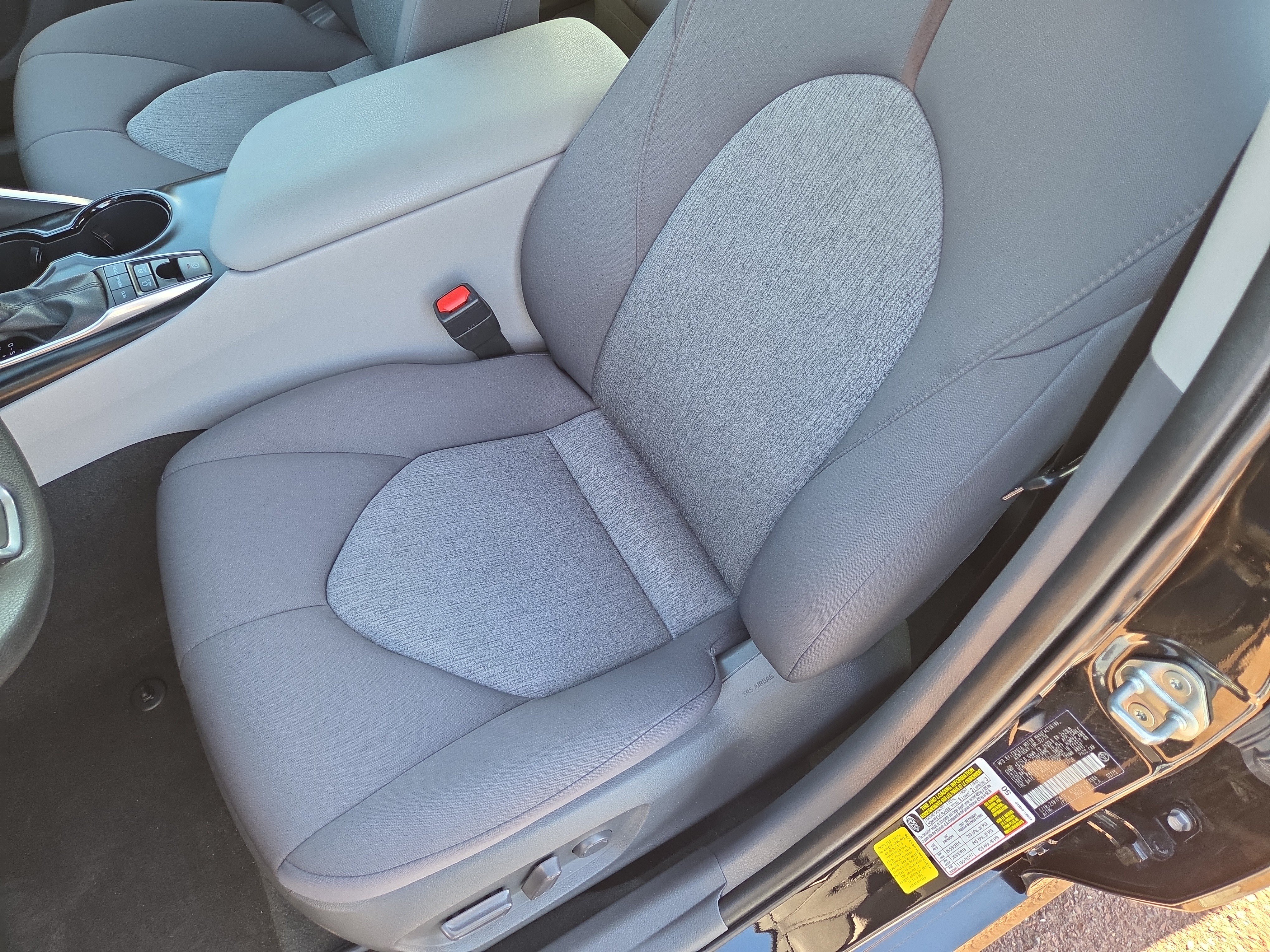 Used 2020 Toyota Camry LE FWD image 13