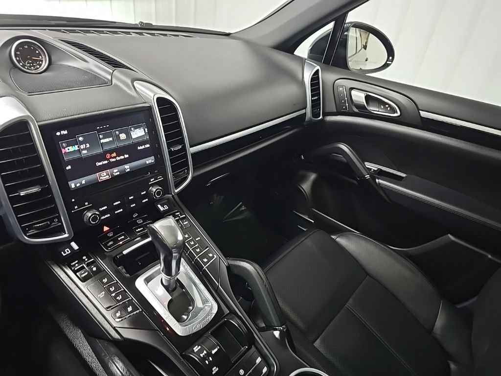 Used 2017 Porsche Cayenne Platinum Edition AWD/4WD image 28