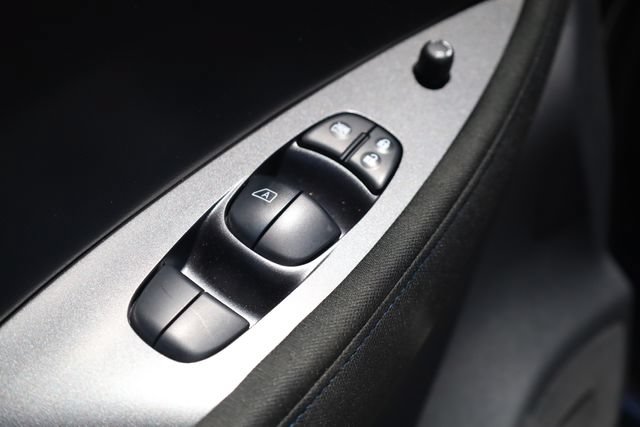 Certified 2025 Nissan Leaf S FWD image 18