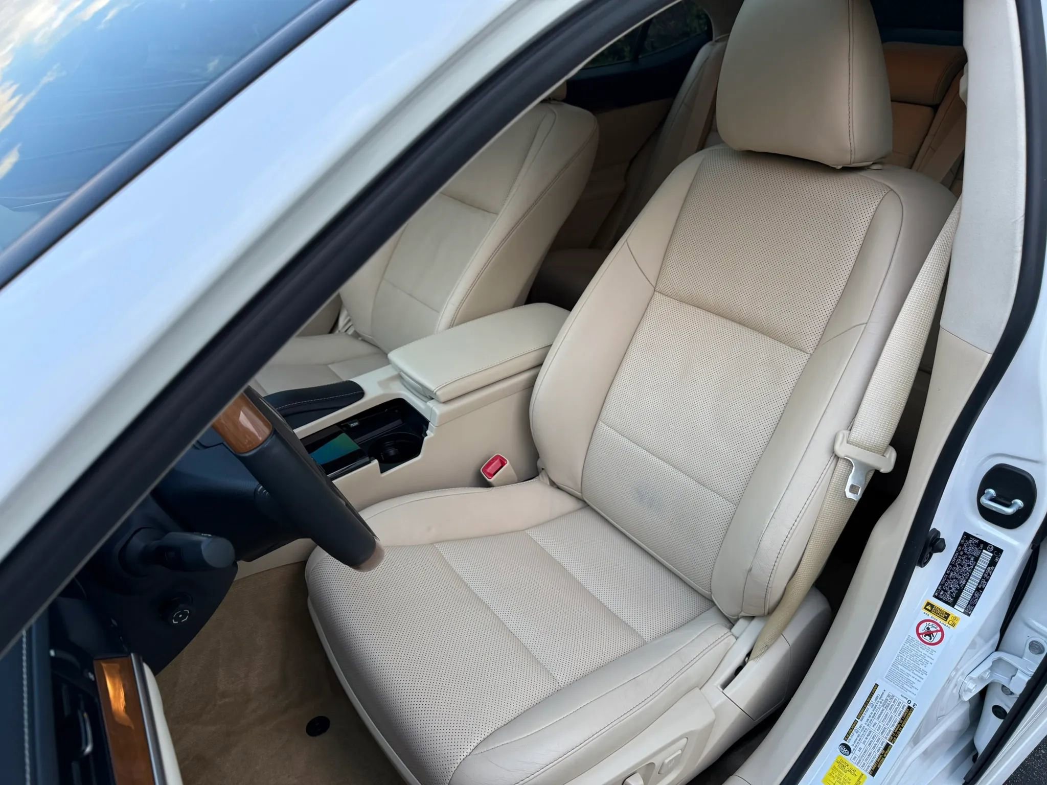 Used 2015 Lexus ES 300h w/ Navigation System Package FWD image 9