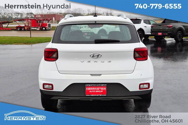 Used 2023 Hyundai Venue SEL image 31