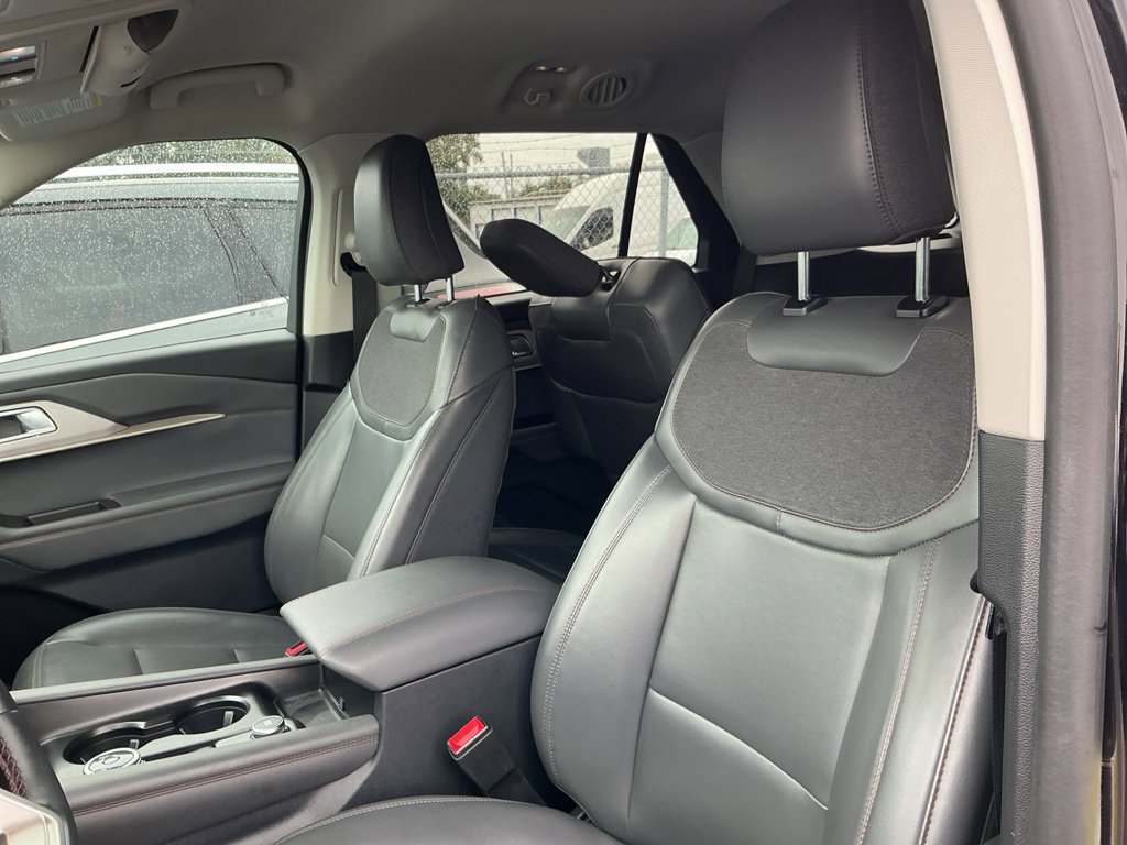 Used 2025 Ford Explorer Active w/ Active Comfort Package RWD image 15