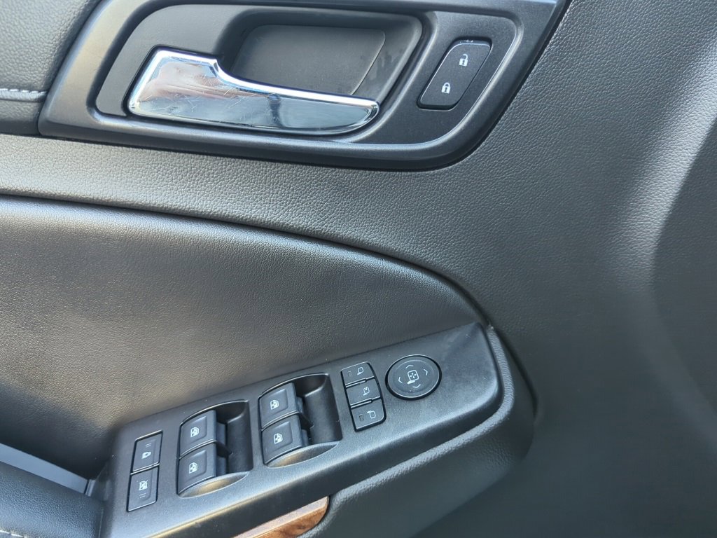 Used 2017 Chevrolet Suburban Premier image 11