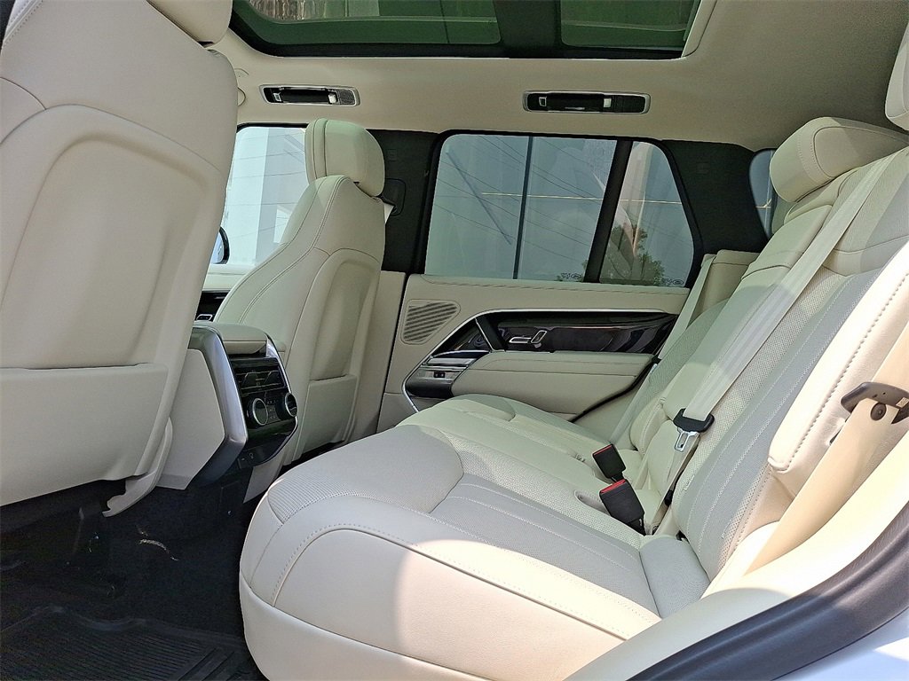 New 2025 Land Rover Range Rover SE image 8