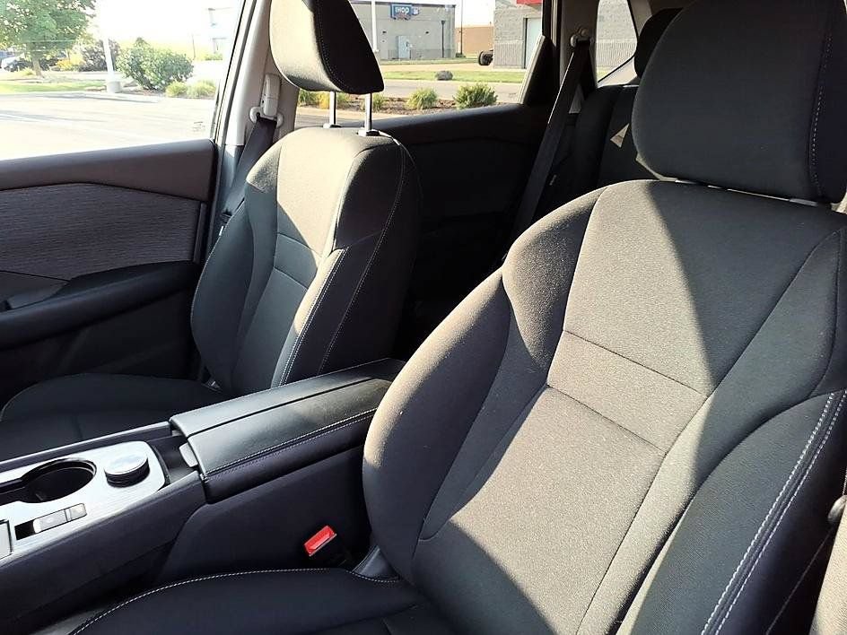 Used 2023 Nissan Rogue S AWD/4WD image 15