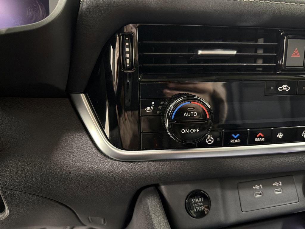 Certified 2025 Nissan Rogue SL w/ Tech Package FWD image 32