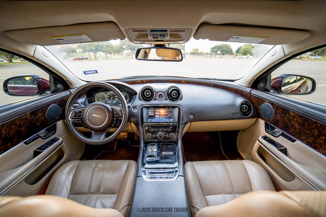 Used 2012 Jaguar XJ image 45