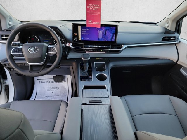 Used 2026 Toyota Sienna XLE FWD image 20