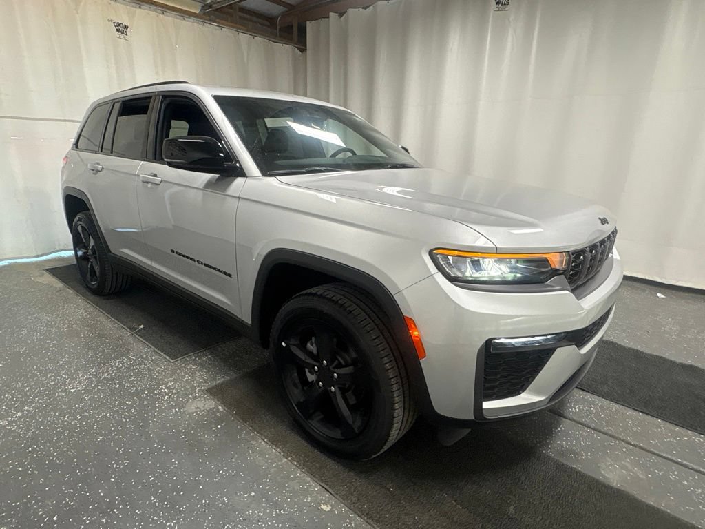 New 2026 Jeep Grand Cherokee Limited w/ Limited Altitude Package AWD/4WD image 6