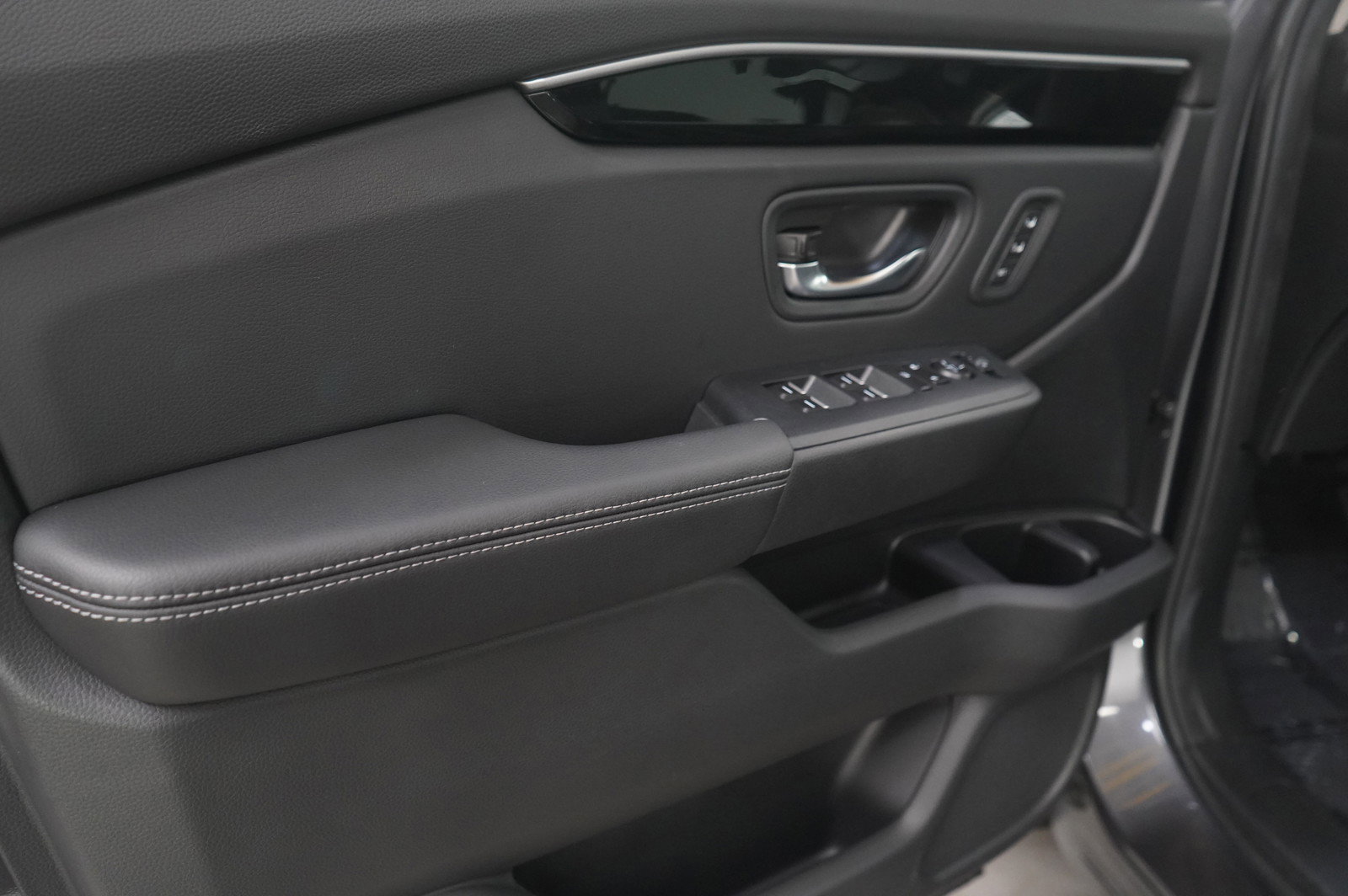 Used 2025 Honda Pilot Touring image 23