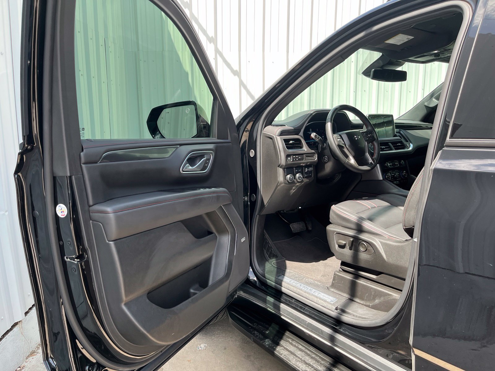 Used 2024 Chevrolet Suburban RST w/ Luxury Package RWD image 10