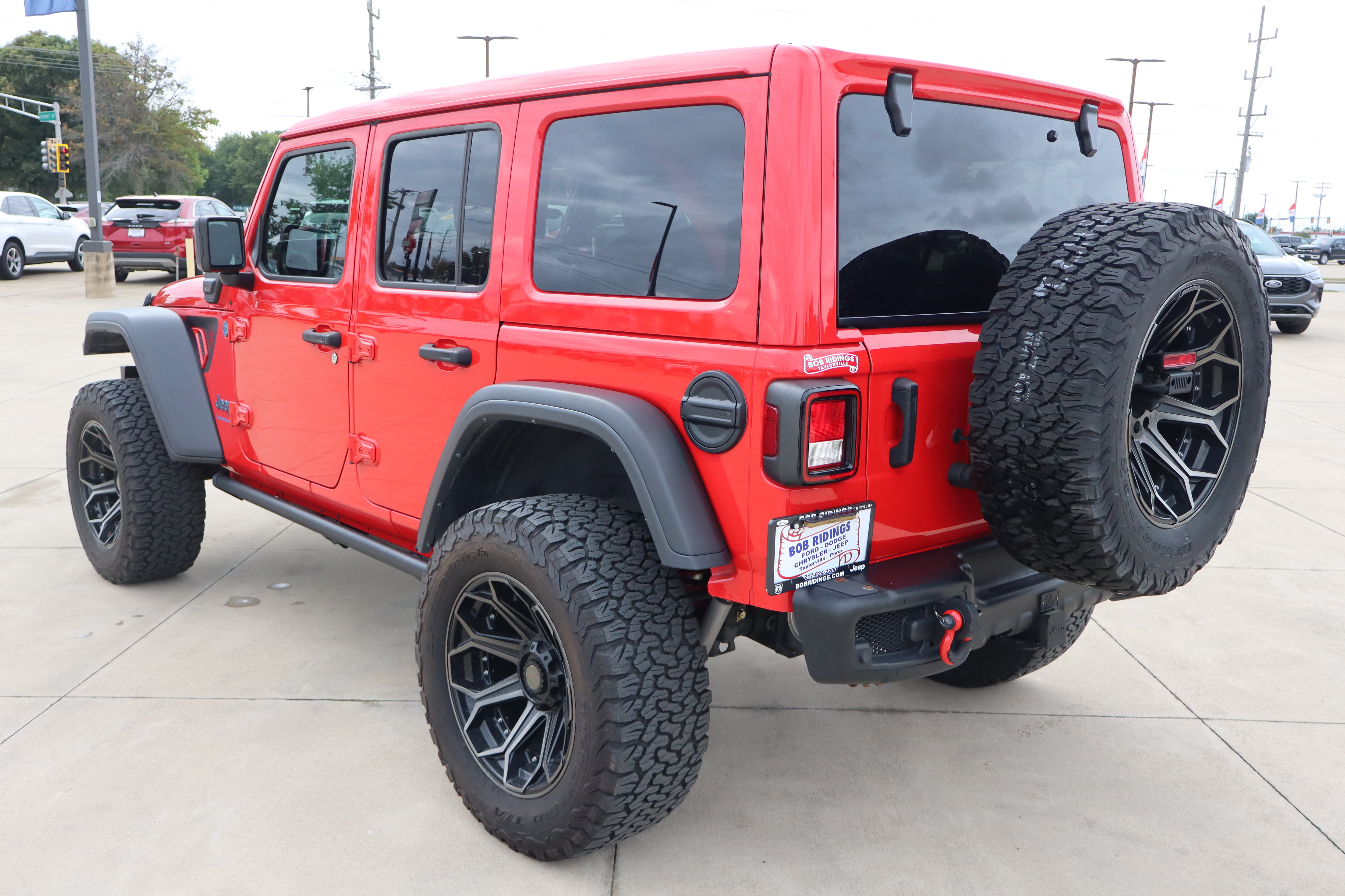 Used 2024 Jeep Wrangler Unlimited AWD/4WD image 8