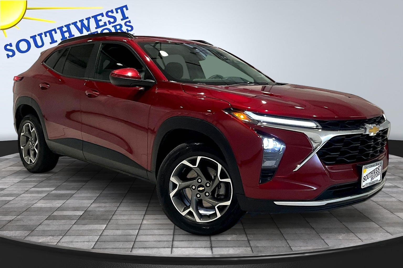 Used 2025 Chevrolet Trax LT FWD image 3