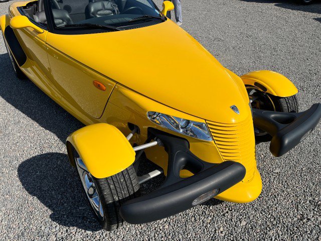 Used 2002 Chrysler Prowler image 14
