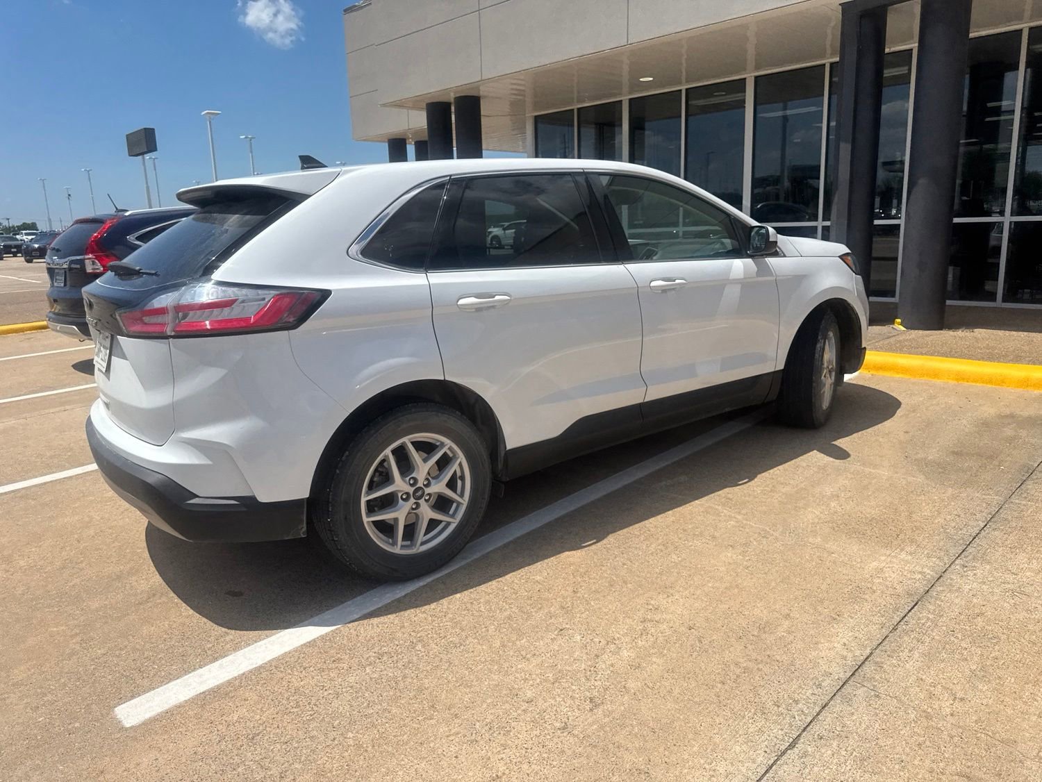 Used 2021 Ford Edge SEL FWD image 7