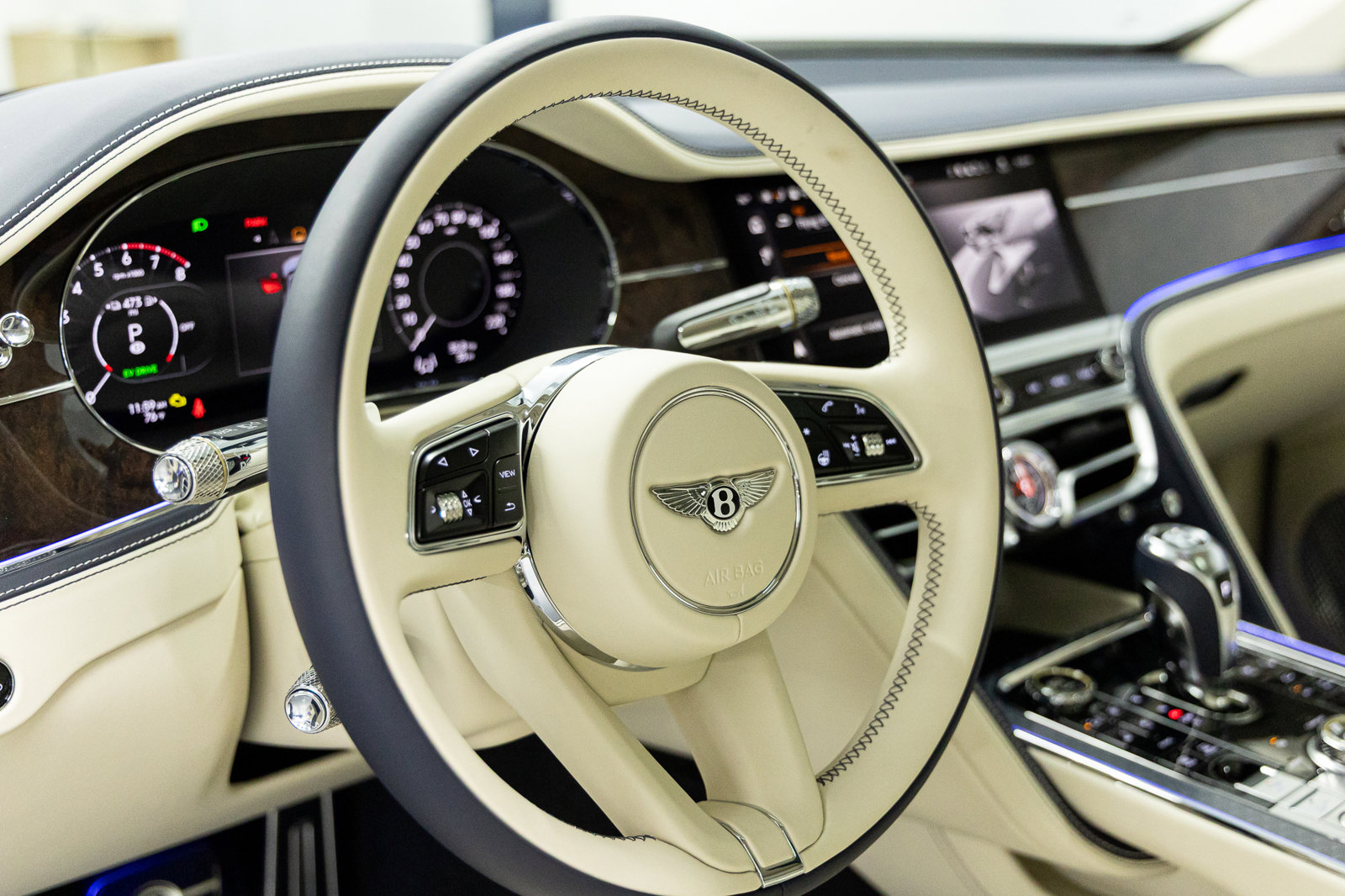 Certified 2025 Bentley Flying Spur Plug-In Hybrid AWD/4WD image 29