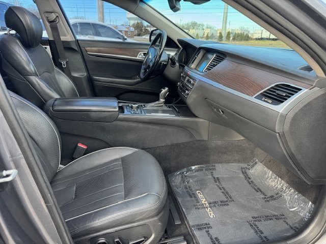 Used 2015 Hyundai Genesis 3.8 w/ Option Group 04 image 12