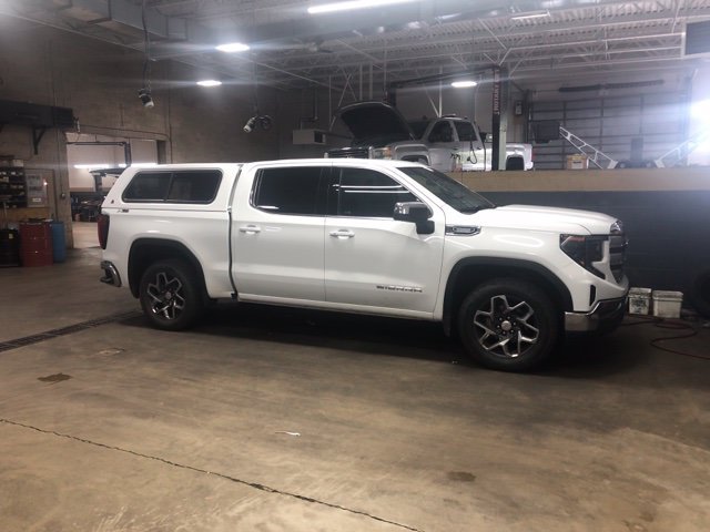 Used 2023 GMC Sierra 1500 SLE AWD/4WD image 2